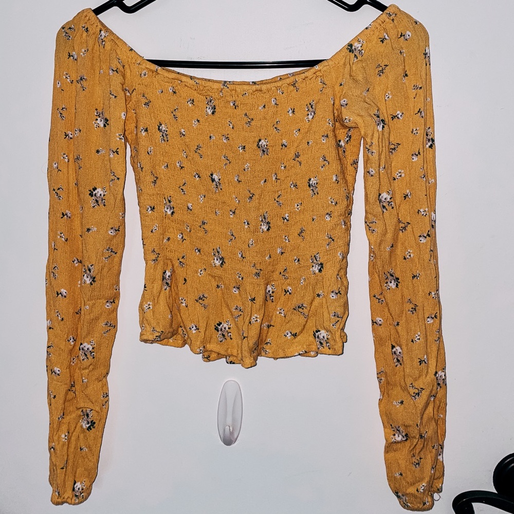 HOLLISTER yellow floral cropped long sleeve